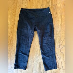 GapFit dark charcoal grey capri length Leggings